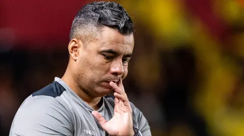 Jair Ventura tecnico do Vitoria durante partida contra o Sport no estadio Ilha do Retiro pelo campeonato Brasileiro A 2025.