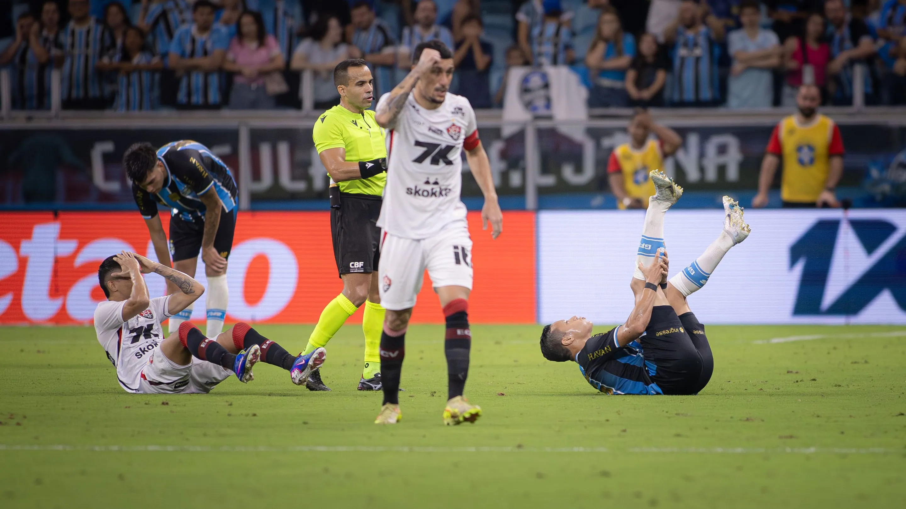 Lesão de Marlon. Foto: Maxi Franzoi/AGIF