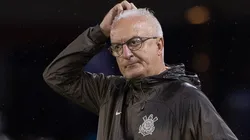 Dorival Júnior segue no Corinthians.