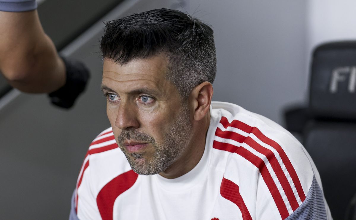 Paulo Pezzolano toma decisão de manter estratégia de time mais fresco em Internacional x Chapecoense