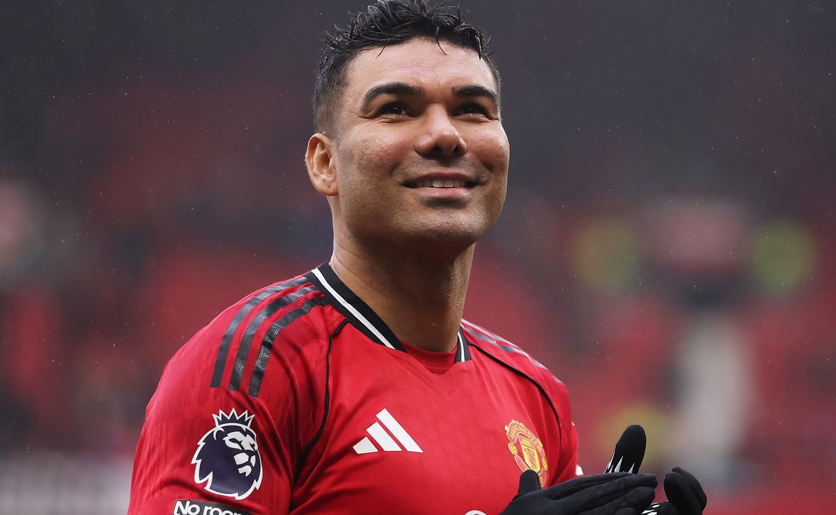 Rafinha faz contatos para fechar com Casemiro, mas volante não quer retornar ao São Paulo agora