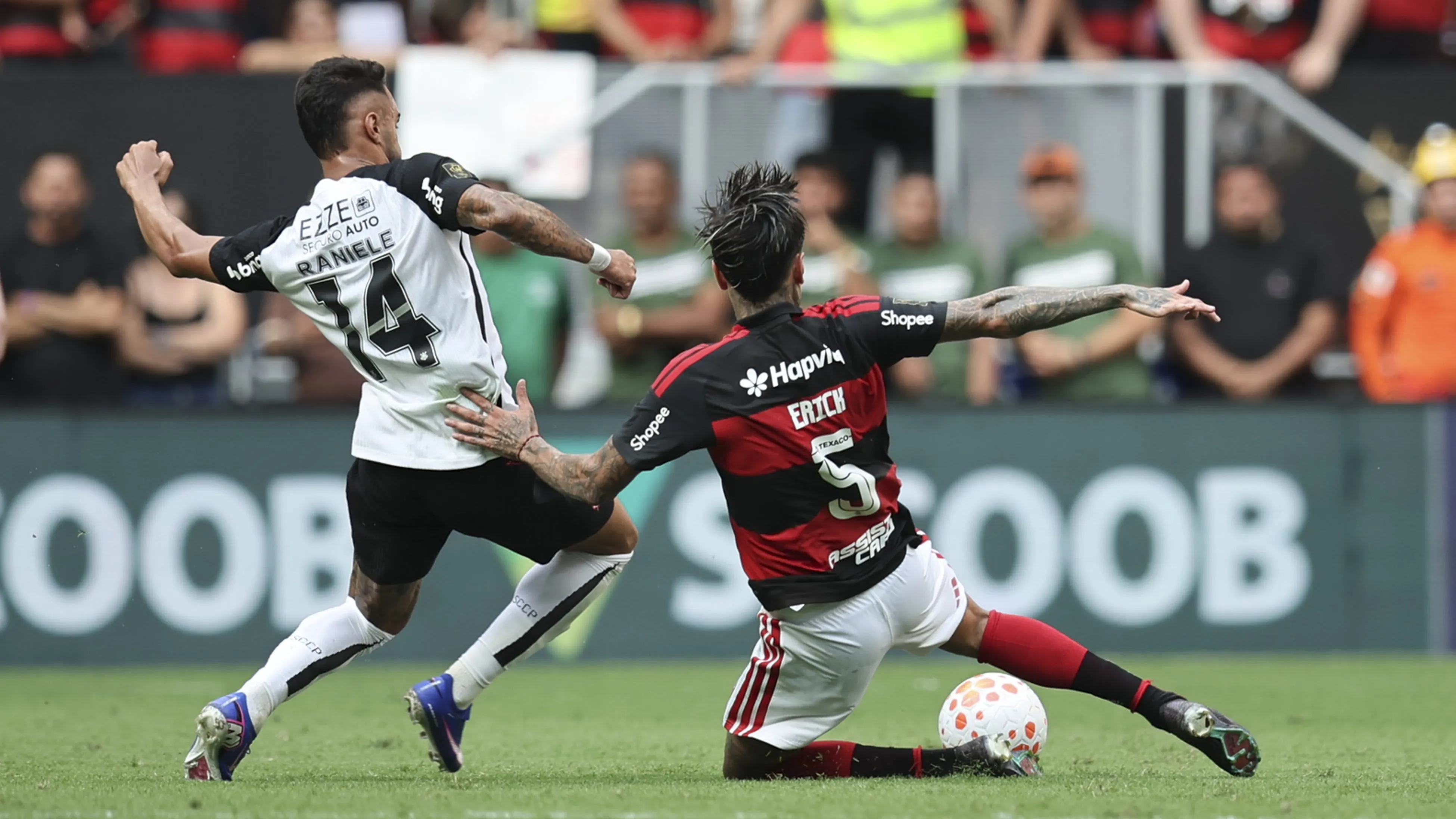 Corinthians e Flamengo voltam a se enfrentar - Foto: Mateus Bonomi/AGIF.