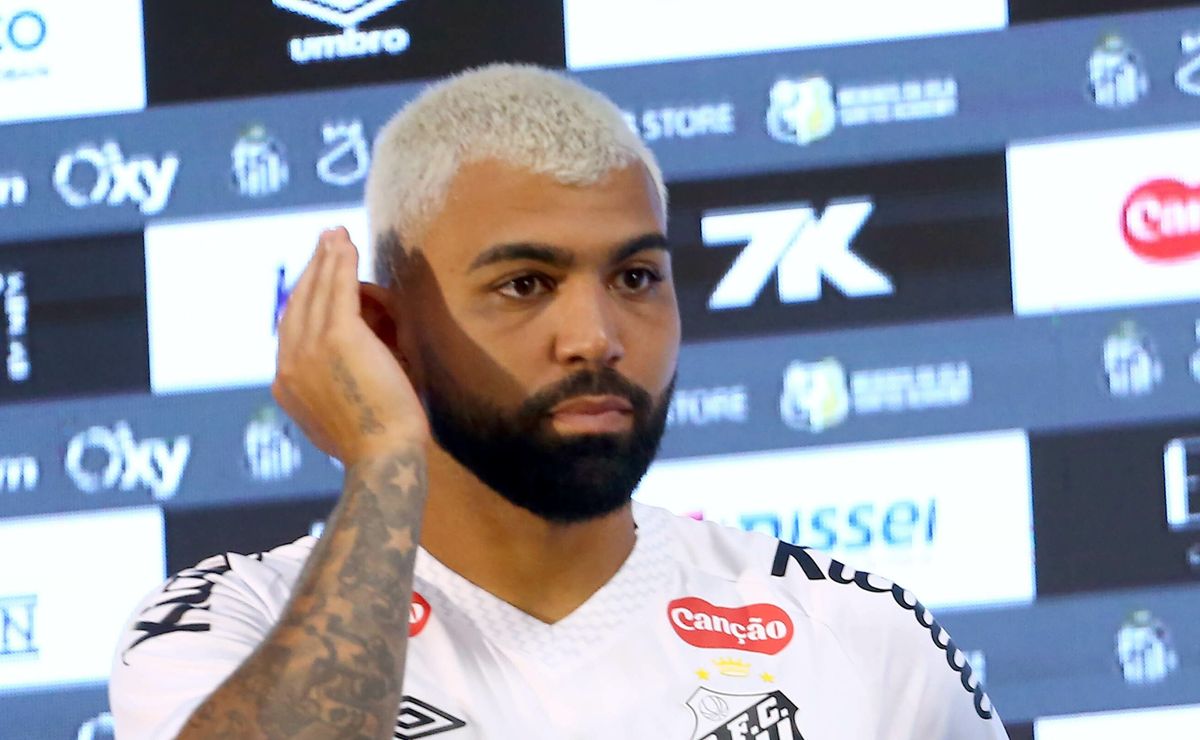 Gabigol se empolga com a chegada de Cuca; treinador começa oficialmente os trabalhos no CT