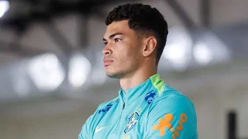 Botafogo avançou por Anthony, do Goiás.