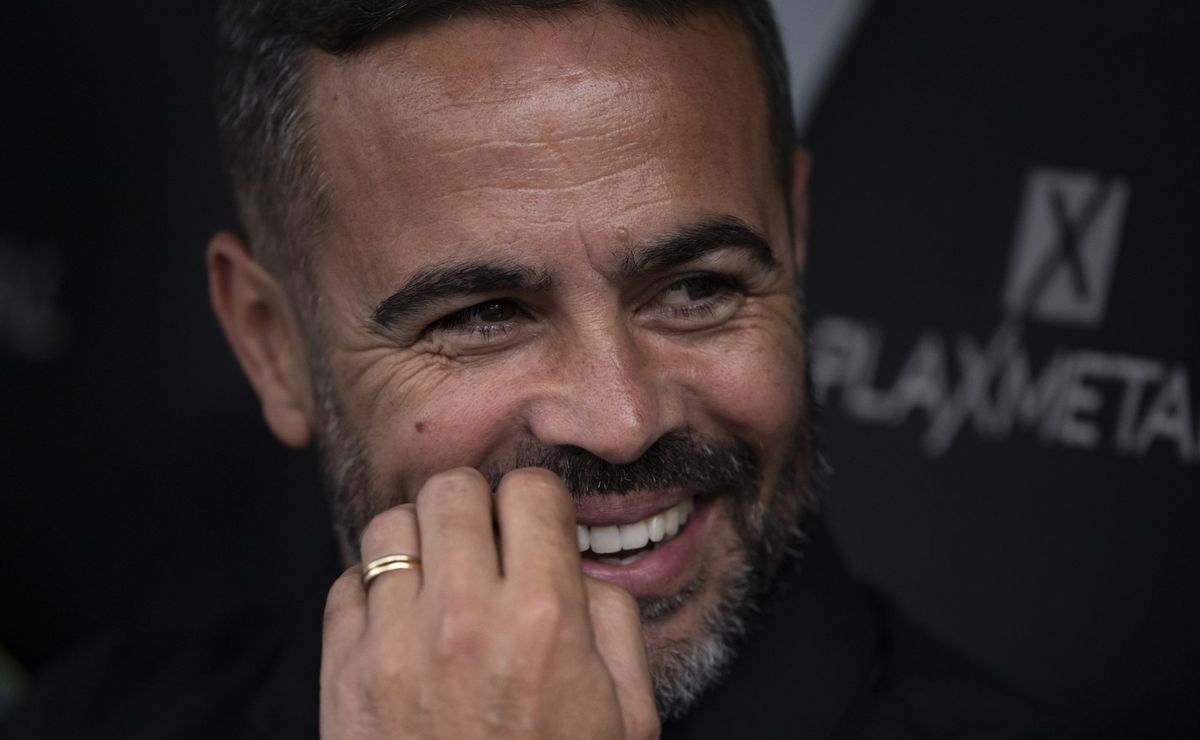 Artur Jorge deve priorizar no Cruzeiro um time mais ‘agressivo’ com a bola e muito vertical