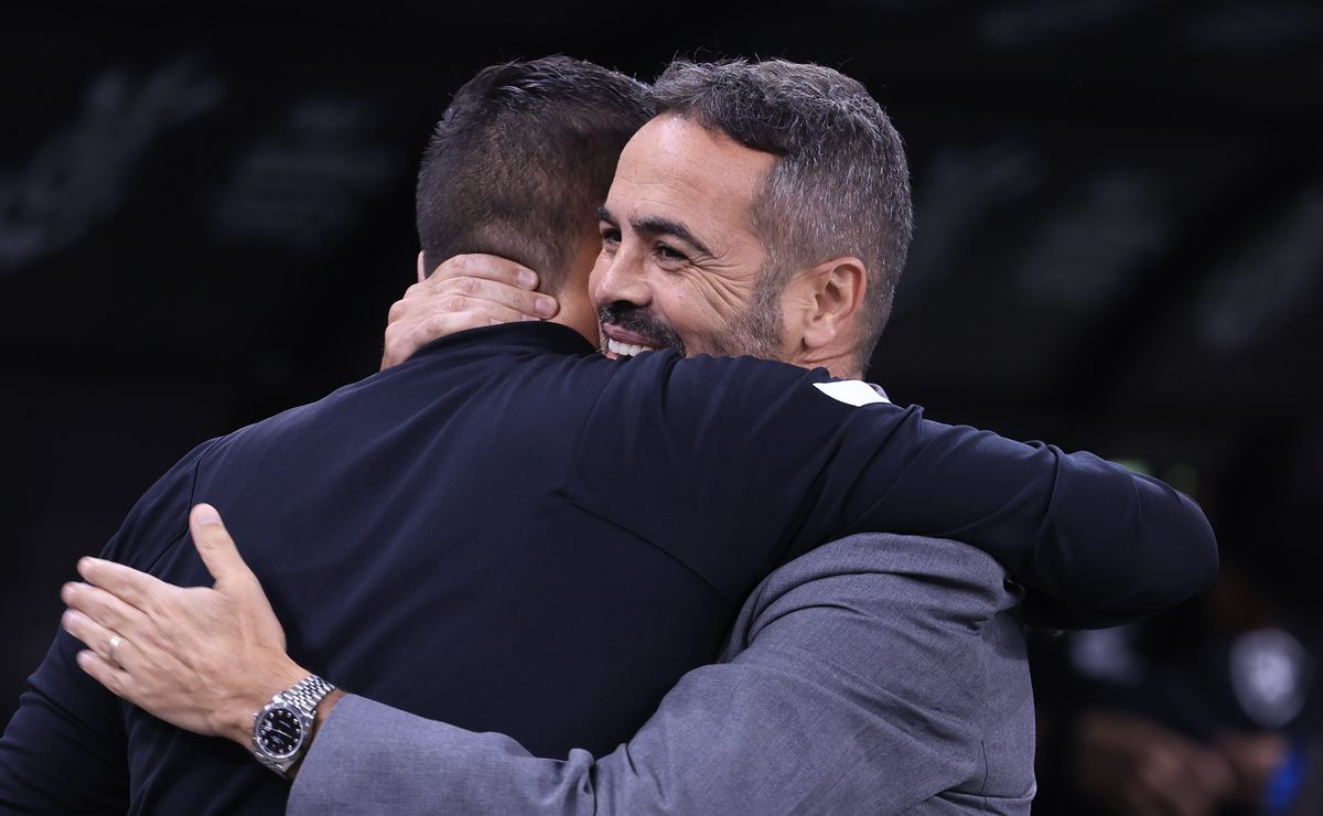 Cruzeiro convenceu Artur Jorge após prometer R$ 183 milhões em contratações na próxima janela de 2026