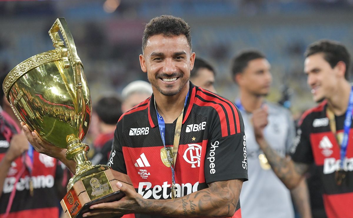 Danilo elogia Vitão após jogo do Flamengo e projeta futuro do zagueiro na temporada 2026