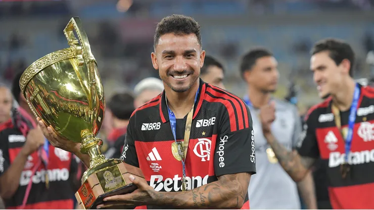 Danilo no Flamengo. Foto: Thiago Ribeiro/AGIF