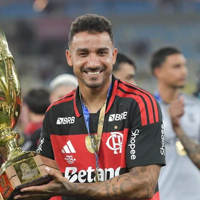 Danilo ganha moral no Flamengo com Leonardo Jardim