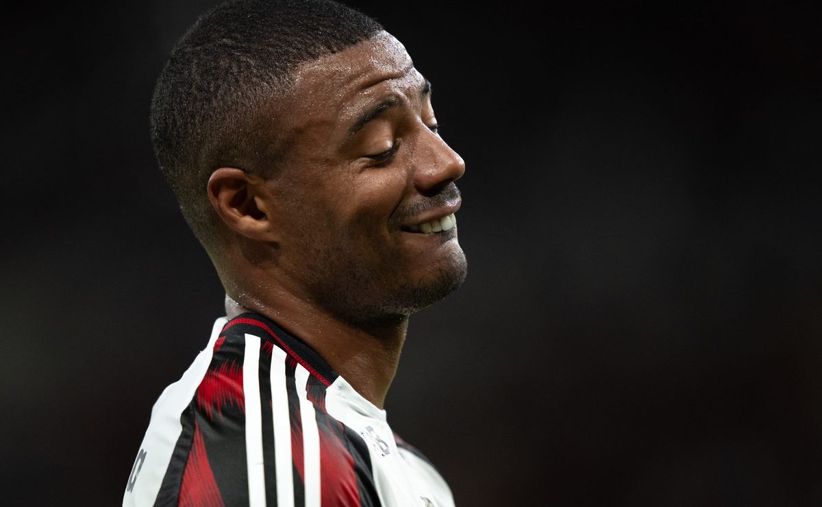 Santos não desiste de De La Cruz e pode tentar empréstimo do meio-campista do Flamengo