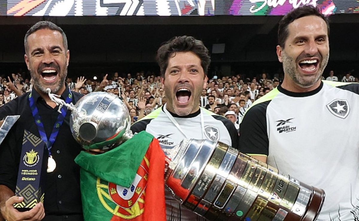 Artur Jorge “tira” analista de desempenho do Botafogo e define comissão no Cruzeiro