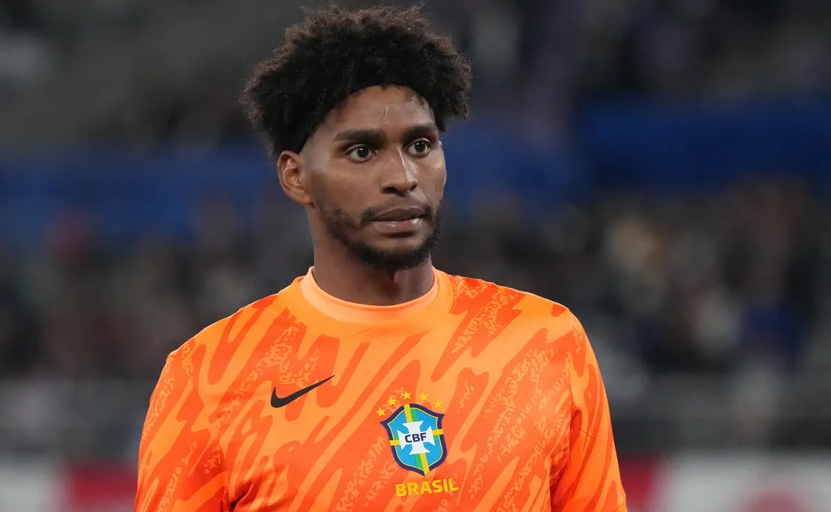 Corinthians recusa oferta por Hugo Souza, estafe aposta em Copa e valorização no mercado europeu