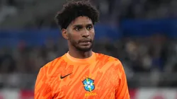 Hugo Souza em partida da Seleção. (Photo by Koji Watanabe/Getty Images)