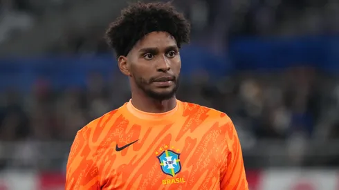 Hugo Souza em partida da Seleção. (Photo by Koji Watanabe/Getty Images)