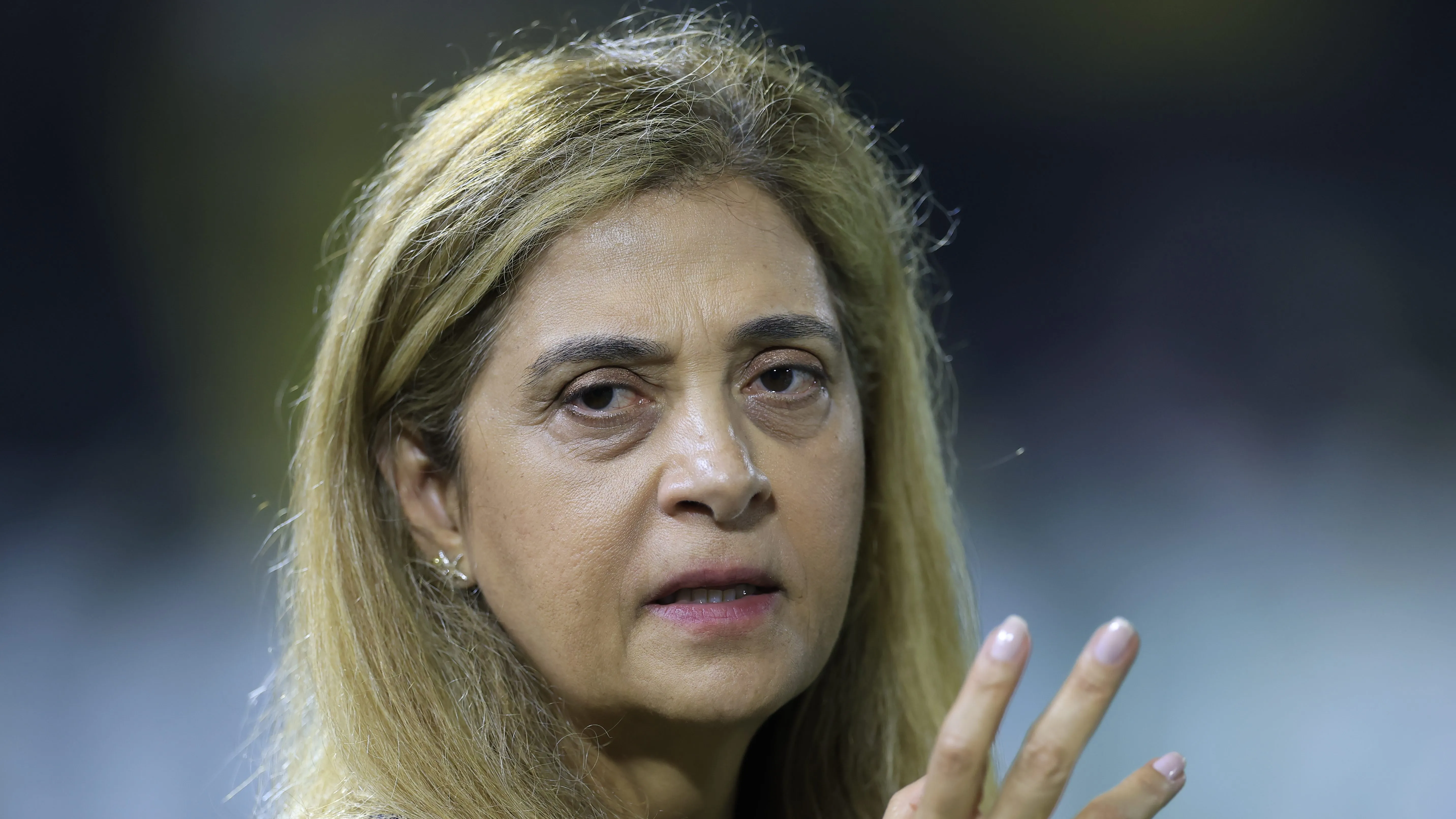 Foto: Marcello Zambrana/AGIF – Leila Pereira se une ao Fla nos bastidores.