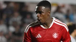 Felix Torres jogador do Internacional durante partida contra o Santos no estadio Vila Belmiro pelo campeonato Brasileiro A 2026. Foto: Jota Erre/AGIF