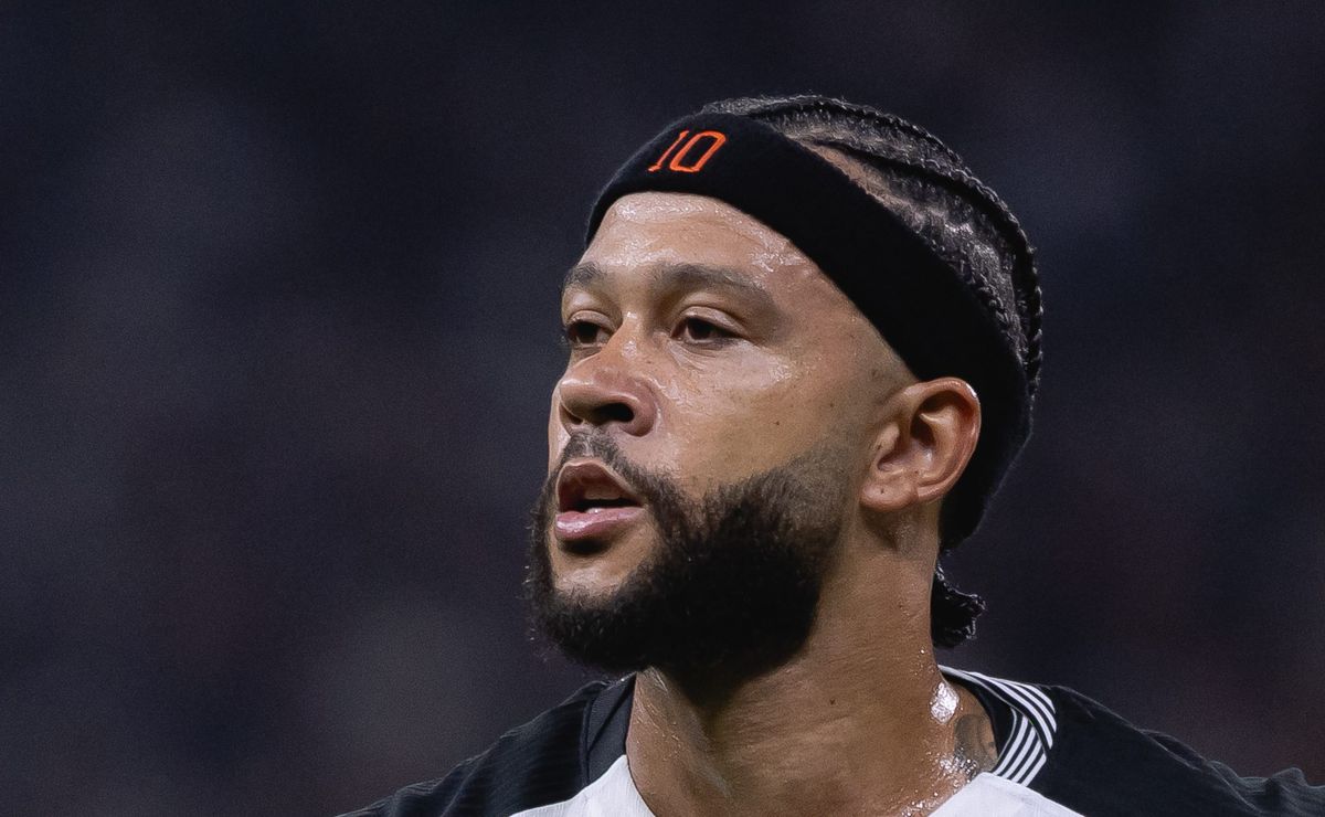 Corinthians quer tirar regalias em renovação com Memphis Depay e propõe contrato de dois anos