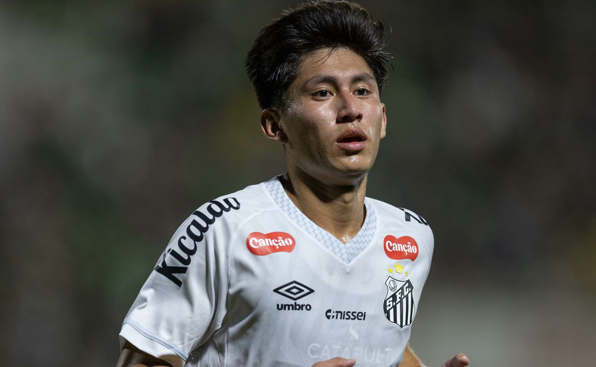 Santos decide seguir tratativas com Miguelito e aguarda resposta após proposta enviada ao atacante