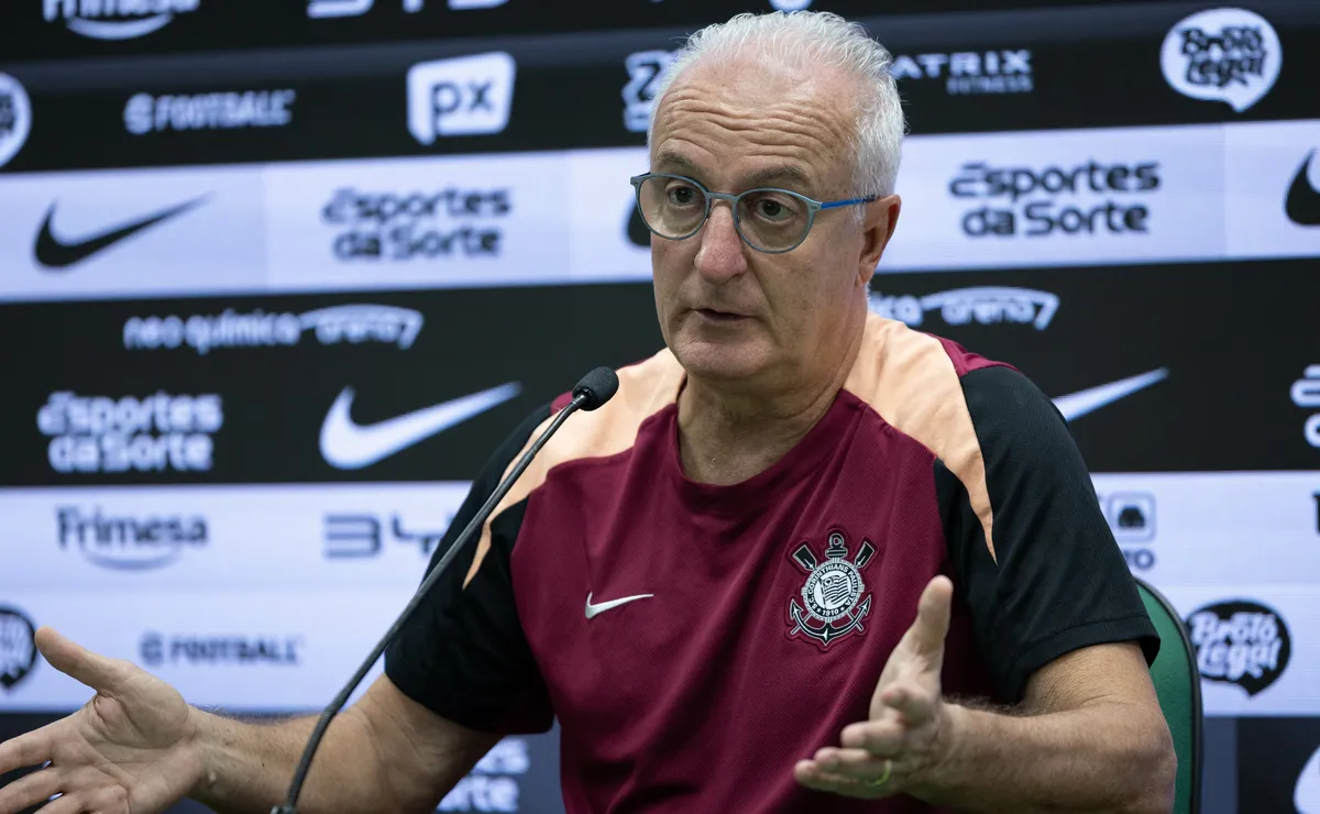 Dorival ganha respaldo do elenco, está tranquilo em caso de demissão e vê pressão política crescer no Corinthians