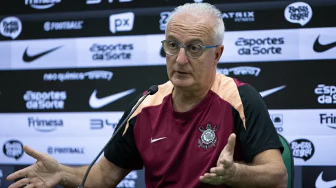 Dorival Junior tecnico do Corinthians durante coletiva de imprensa apos partida contra o Chapecoense no estadio Arena Conda pelo campeonato Brasileiro A 2026. Foto: Liamara Polli/AGIF
