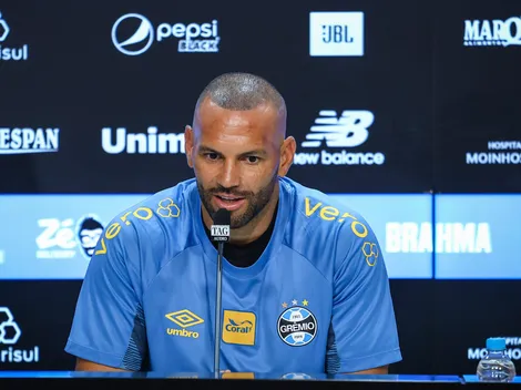 Goleiro do Grêmio vira garçom
