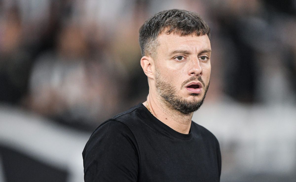 Pressão em Martín Anselmi cresce no Botafogo e demissão é assunto discutido internamente