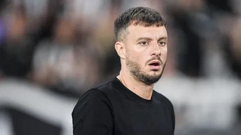 Anselmi segue pressionado no clube carioca