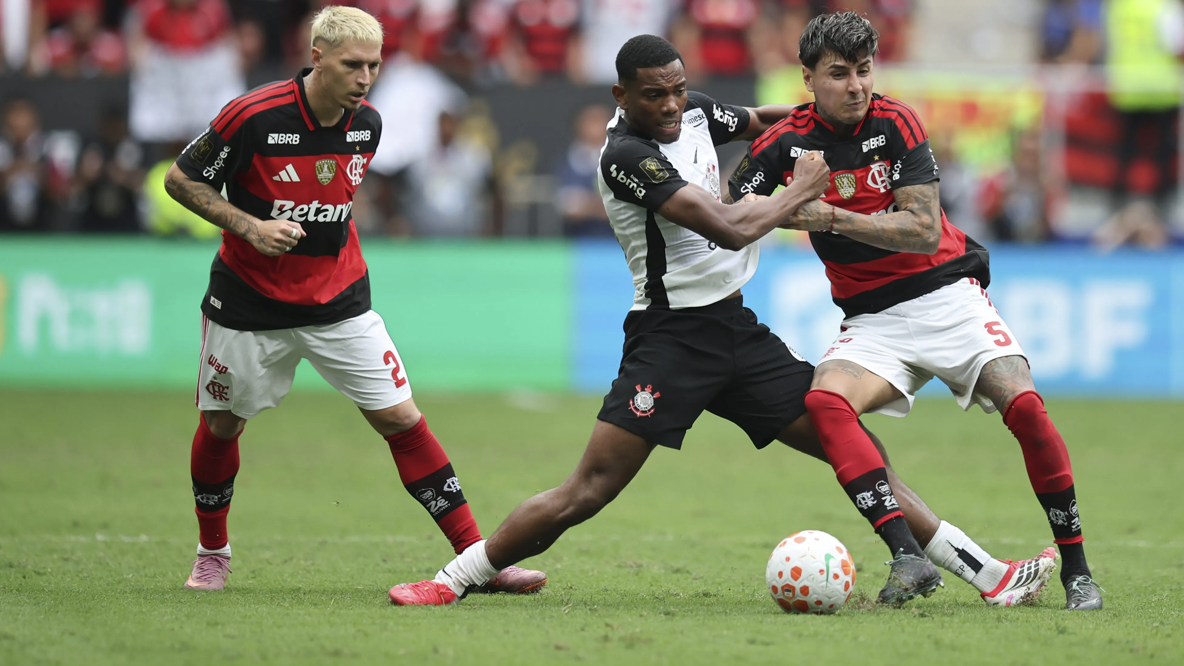 Andre Ramalho, jogador do Corinthians durante partida contra o Flamengo no estadio Mane Garrincha pelo campeonato Super Copa Do Rei 2026. Foto: Mateus Bonomi/AGIF