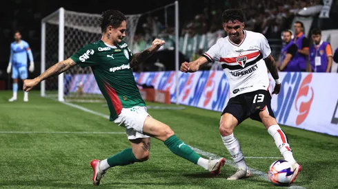 SP - BARUERI - 24/01/2026 - PAULISTA 2026, PALMEIRAS X SAO PAULO - Khellven jogador do Palmeiras disputa lance com Enzo jogador do Sao Paulo durante partida no estadio Arena Barueri pelo campeonato Paulista 2026. Foto: Ettore Chiereguini/AGIF