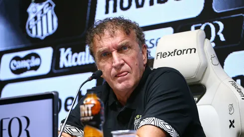 Cuca na apresentação no Santos