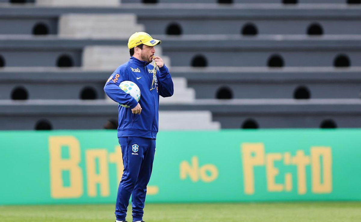 Seleção Brasileira Feminina terá que se adaptar à nova regra da FIFA sobre comissão técnica