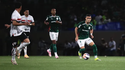 Andreas Pereira, jogador do Palmeiras, durante partida contra o São Paulo no estádio Arena Barueri pelo campeonato Paulista 2026. Foto: Ettore Chiereguini/AGIF