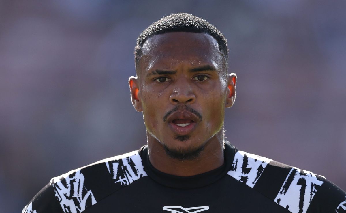 John elogia estrutura do Botafogo e vê condições de evolução em campo: “A qualidade está muito grande”