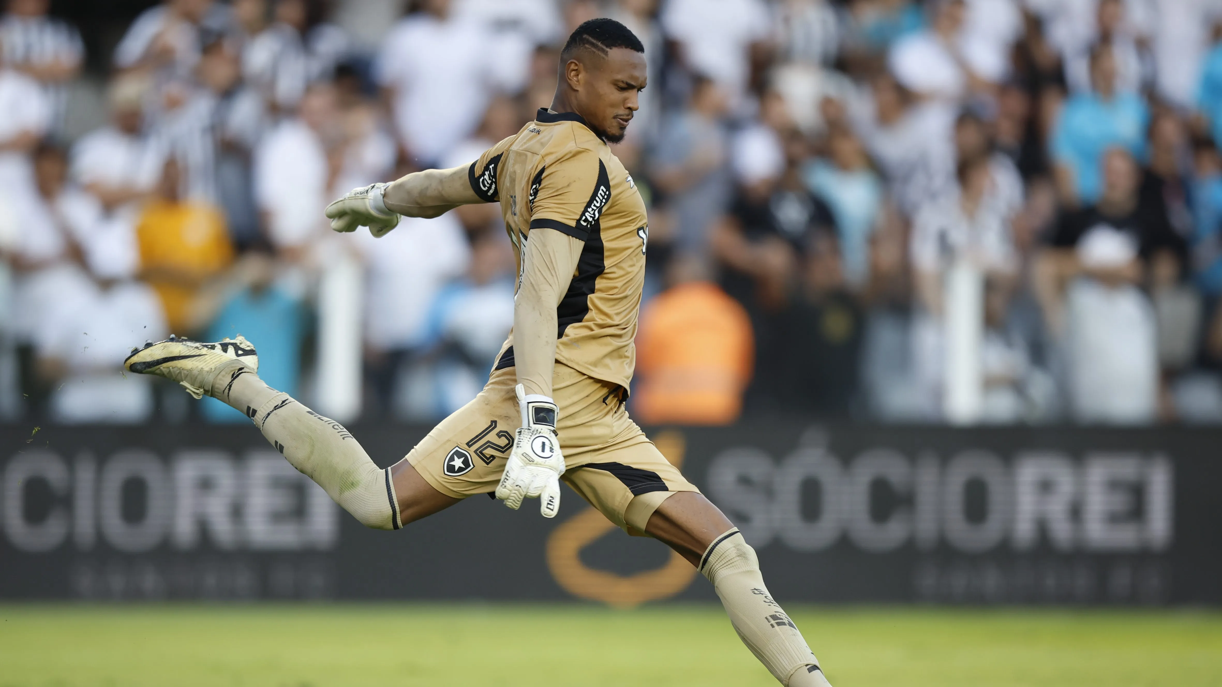 John durante a sua passagem pelo Botafoog – Foto: Miguel Schincariol/Getty Images