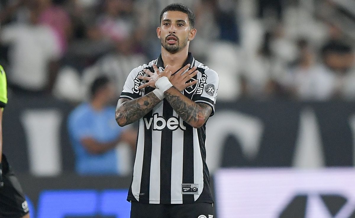 Santi Rodríguez admite que alto valor pago pelo Botafogo atrapalhou seu início no Glorioso