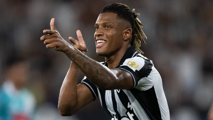 Danilo comanda o meio-campo do Botafogo no Brasileirão