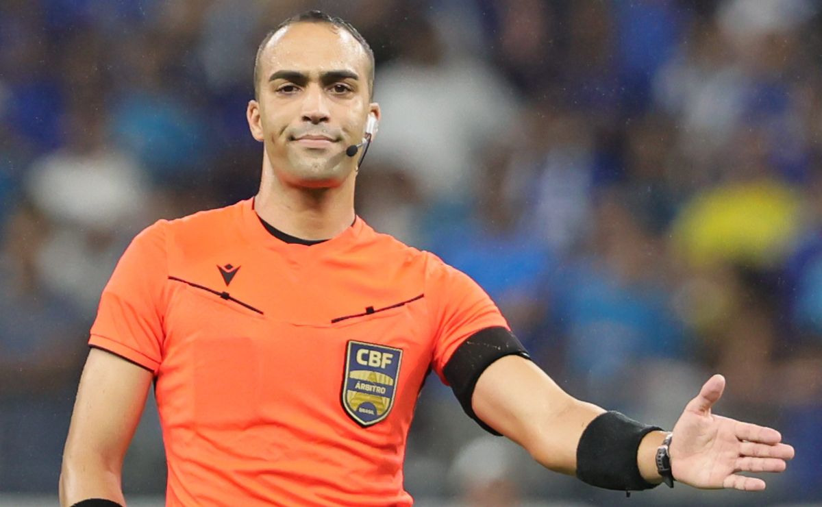 CBF escala Davi Lacerda para Vasco x Grêmio em reencontro com Renato