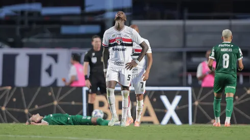 Arboleda jogador do Sao Paulo lamenta derrota ao final da partida contra o Palmeiras no estadio Morumbi pelo campeonato Brasileiro A 2025. Foto: Ettore Chiereguini/AGIF