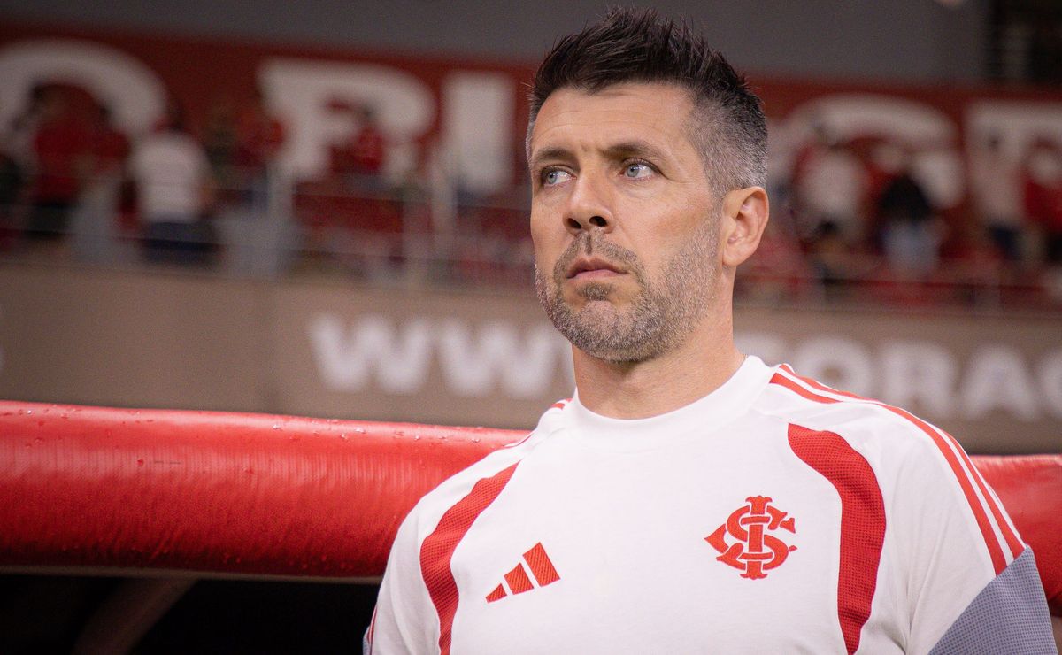 Paulo Pezzolano ganha reforço de Paulinho no Internacional contra a Chapecoense pelo Brasileiro