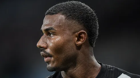 Cuiabano jogador do Vasco durante partida contra o Fluminense no estadio Maracana pelo campeonato Brasileiro A 2026. Foto: Thiago Ribeiro/AGIF