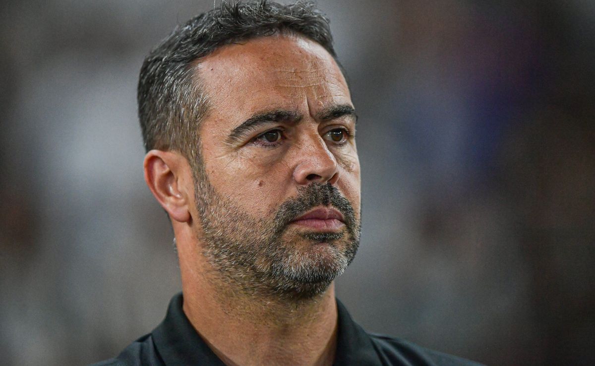 Cruzeiro se aproxima de anunciar Artur Jorge após treinador rescindir com o Al-Rayyan