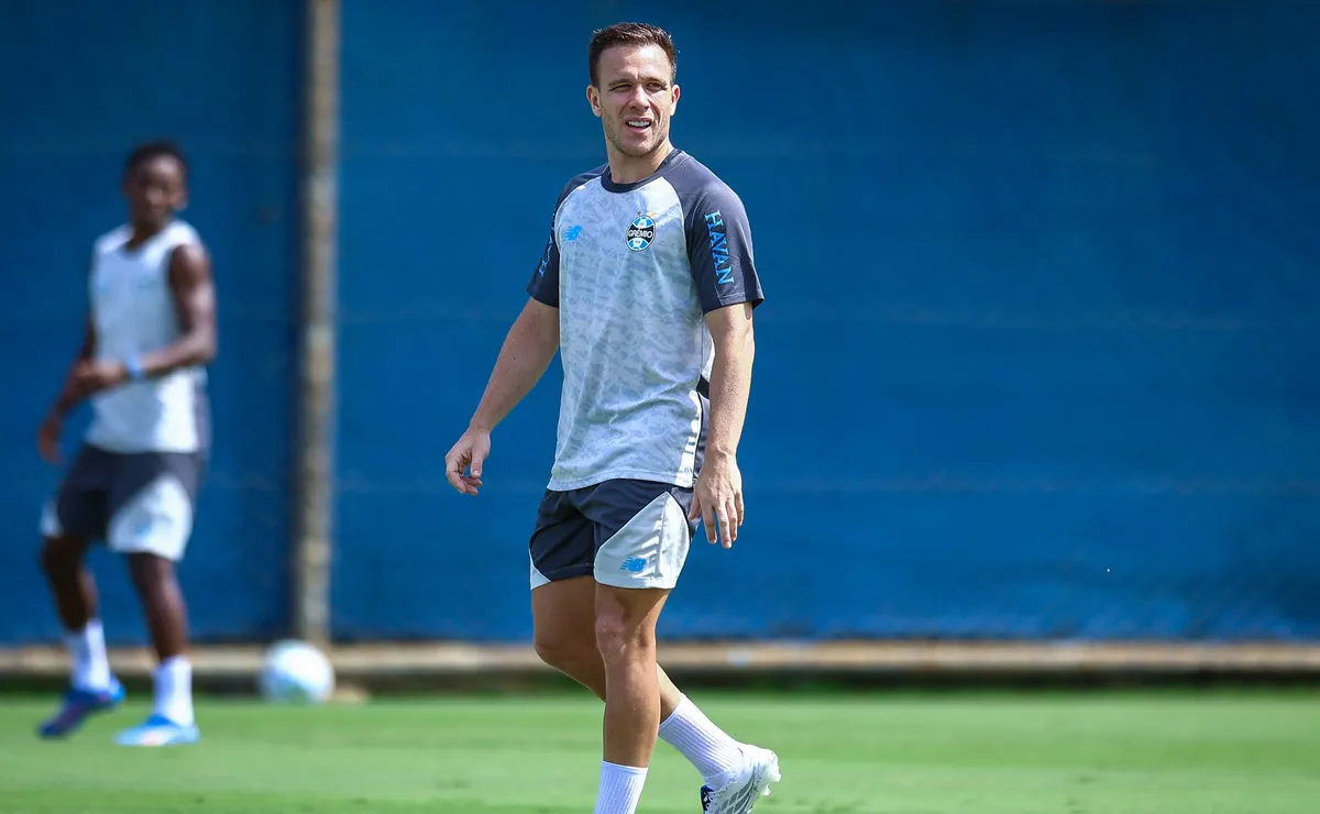 Arthur Lança Possibilidades de Retorno à Europa, Mas Rumores Indicam Alternativas Surpreendentes