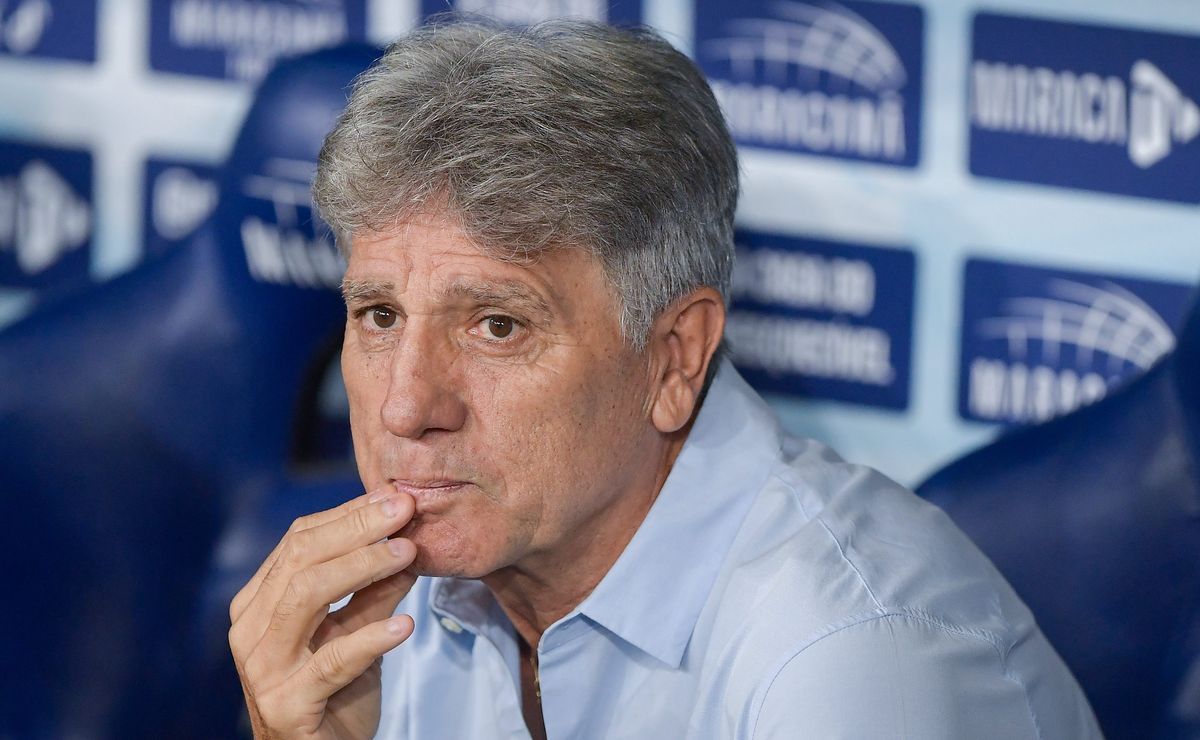 Vasco enfrenta dificuldades no mercado e aposta em testes de Renato Gaúcho no elenco atual