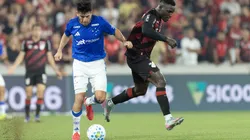 Villalba jogador do Cruzeiro durante partida no estadio Arena da Baixada pelo campeonato Brasileiro A 2025. Foto: Hedeson Alves/AGIF