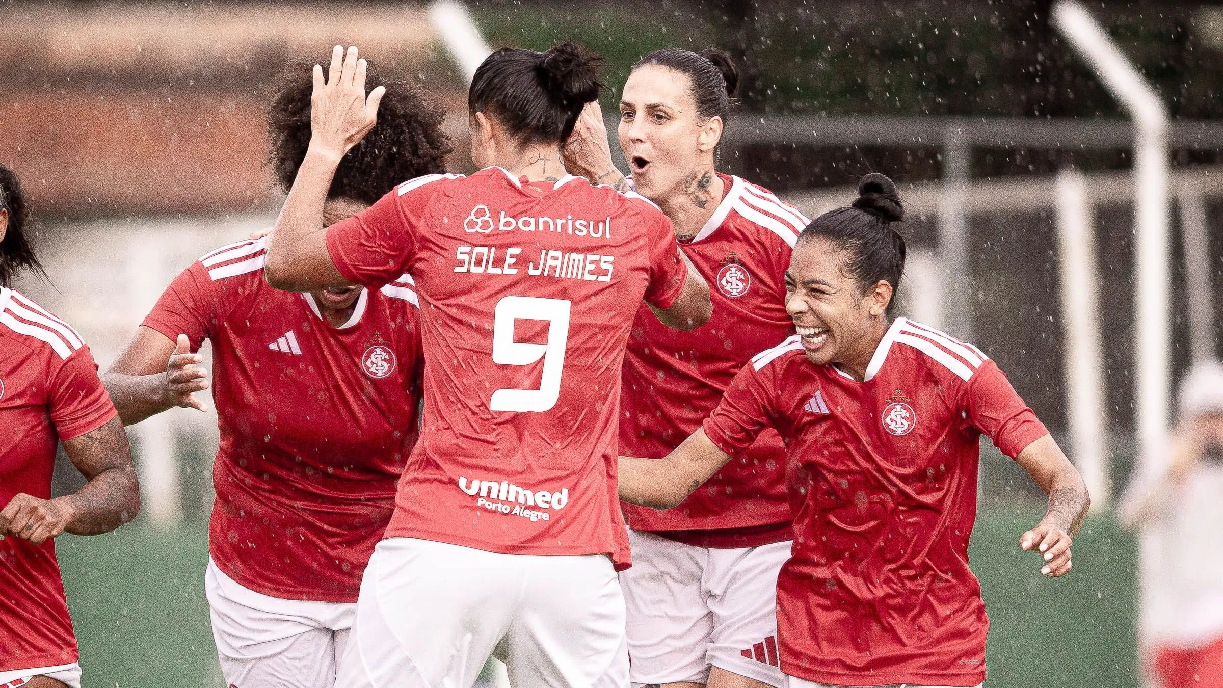 Equipe feminina do Internacional em campo