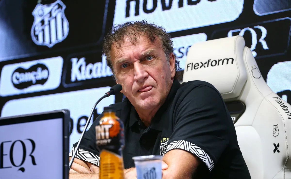 Cuca muda ambiente no Santos, cobra mais desempenho e já gera impacto nos bastidores