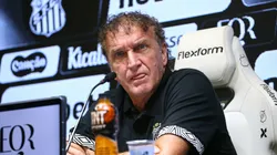 Cuca na 1ª coletiva pelo Santos. Foto: Mauricio De Souza/AGIF