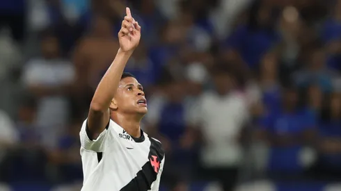 MG - BELO HORIZONTE - 15/03/2026 - BRASILEIRO A 2026, CRUZEIRO X VASCO - Cauan Barros jogador do Vasco comemora seu gol durante partida contra o Cruzeiro no estadio Mineirao pelo campeonato Brasileiro A 2026. Foto: Gilson Lobo/AGIF