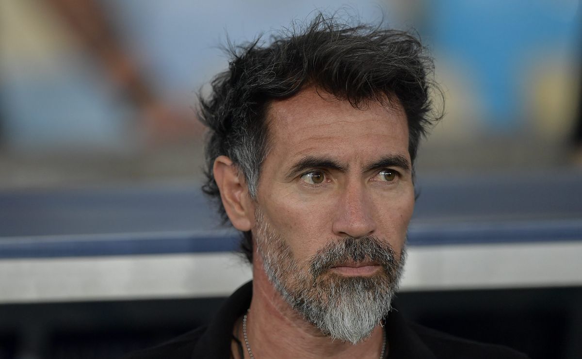 Eduardo Domínguez não consegue mexer no time e vê Atlético-MG perder para o Fluminense no Brasileirão