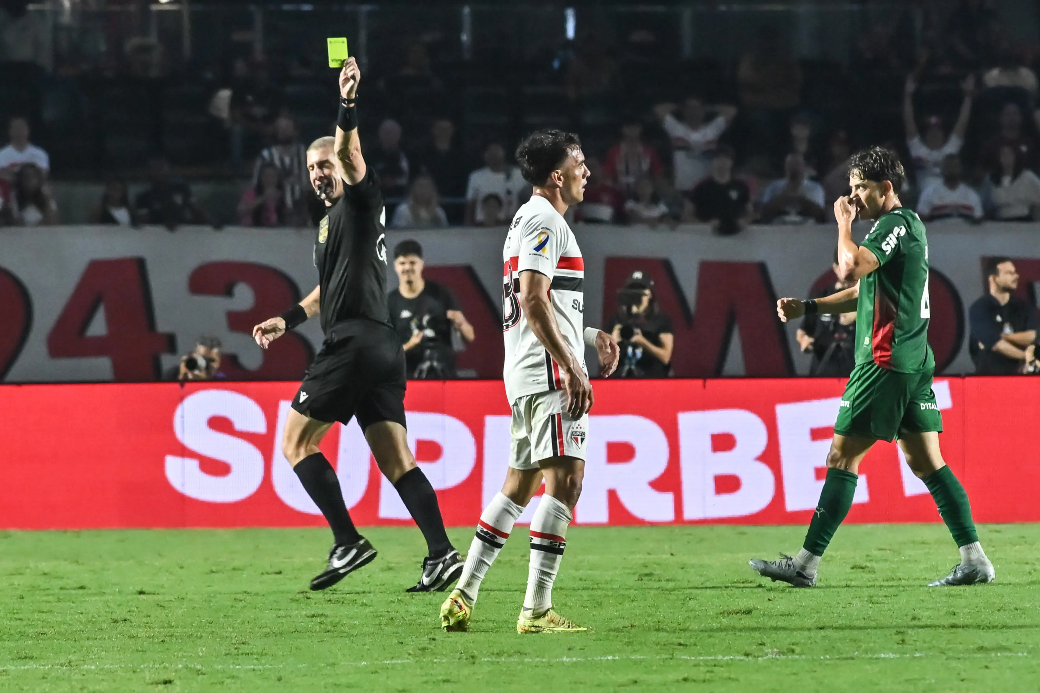 São Paulo não fez um bom 1° tempo no clássico. Foto: Jota Erre/AGIF